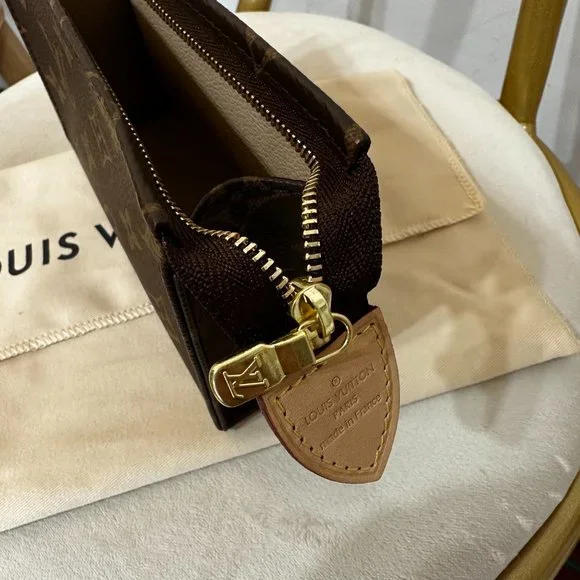 Louis Vuitton Monogram Toiletry Pouch 15 - Picture 7 of 7